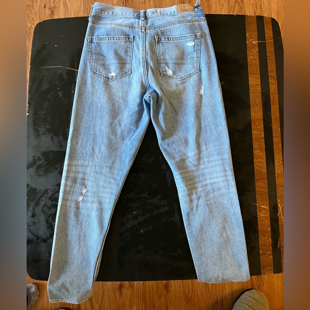 American Eagle Outfitters ripped mom jeans - Picture 2 of 4